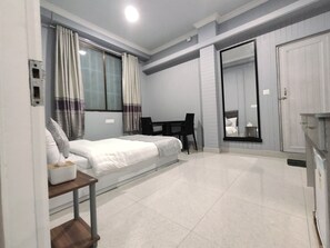 4 habitaciones, tabla de planchar con plancha, wifi y ropa de cama