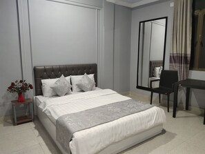 4 habitaciones, tabla de planchar con plancha, wifi y ropa de cama