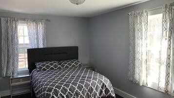 2 bedrooms, iron/ironing board, free WiFi, bed sheets