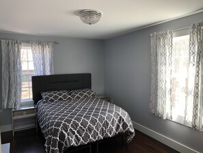 2 bedrooms, iron/ironing board, free WiFi, bed sheets - Sundown Waterfront Carriage House (Grosse ile)