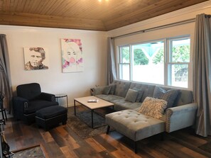 Smart TV, chimenea, videojuegos y reproductor de DVD 