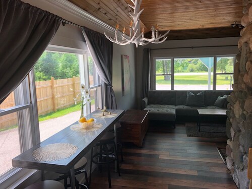 Ylellinen Lake Cottage minuutin päässä hiihtokeskuksista