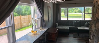 Luxurious Vacation Cottage - Minutes From Ski Resorts And Steps From The Lake!