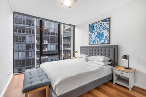 2 bedrooms, desk, iron/ironing board, WiFi