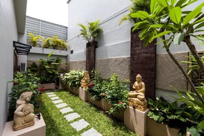 Garden - The Griyani Suite (Seminyak)