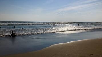 Beach nearby, white sand, beach towels