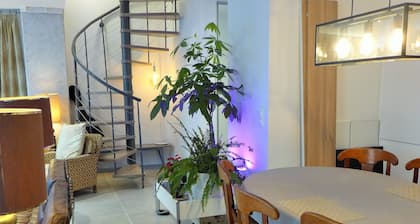 Duplex garden terrace in the heart of Juan-les-Pins. 6/8 people.