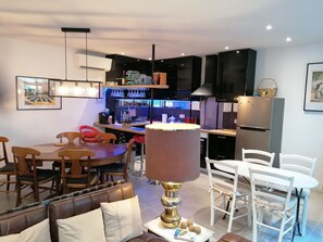 Dining - Duplex garden terrace in the heart of Juan-les-Pins. 6/8 people. (Antibes)