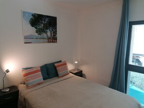 4 slaapkamers, een strijkplank/strijkijzer, gratis wifi, beddengoed