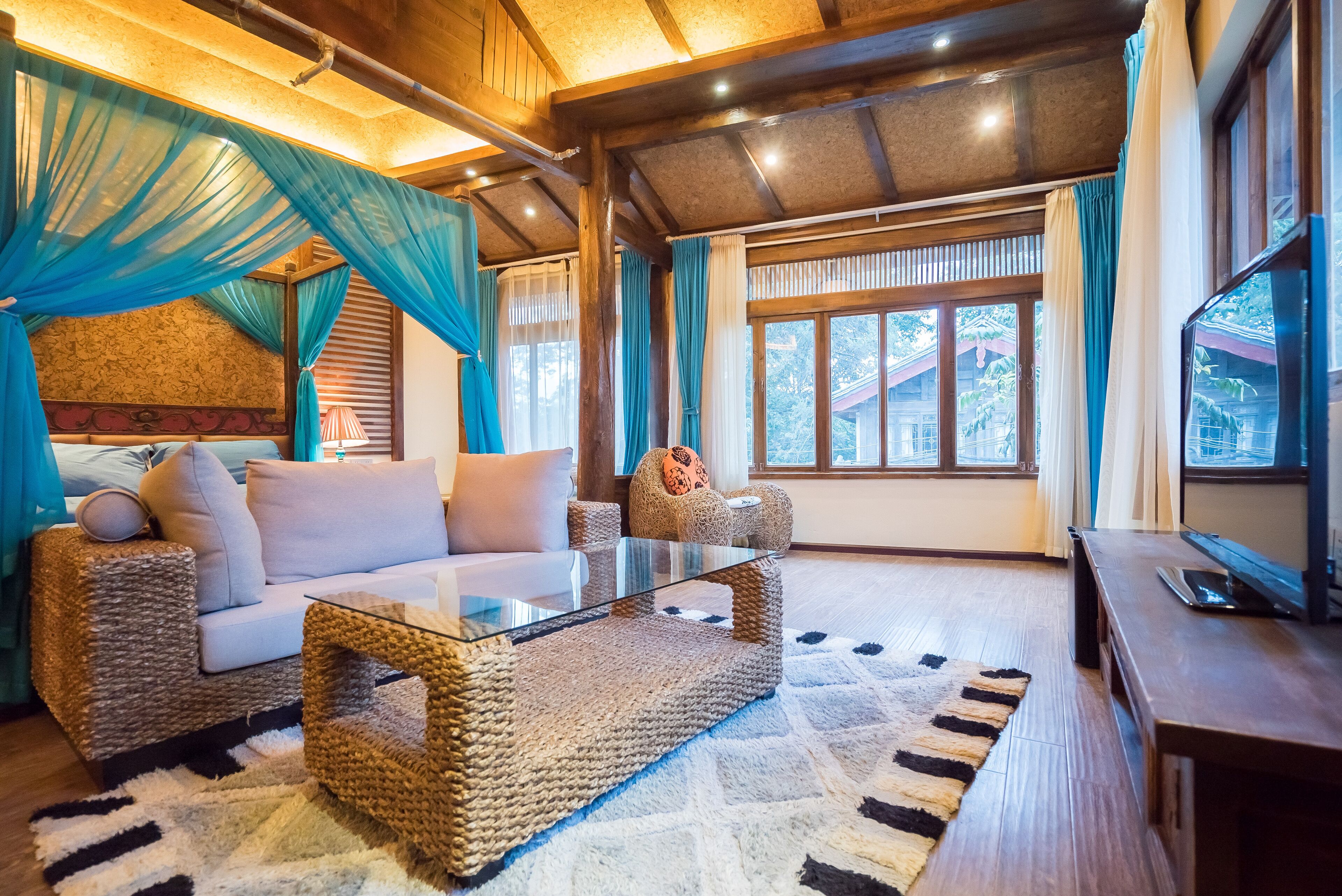 高档床上用品、羽绒被、加厚床垫、遮光窗帘