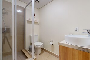 Family Apartment, 2 Bedrooms | Bathroom