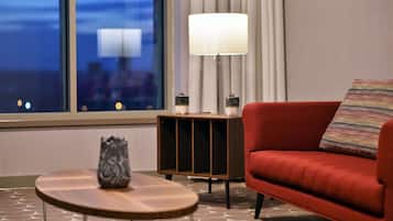 Cubrecamas, minibar, caja de seguridad en la habitación y escritorio