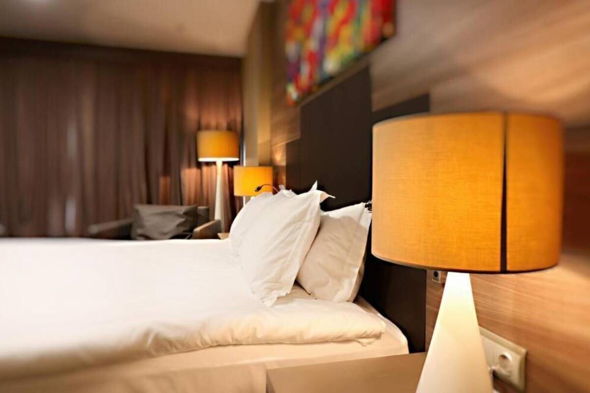 Down comforters, minibar, in-room safe, desk