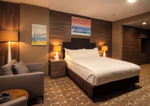 Edredons de pluma, frigobar, cofres nos quartos, escrivaninha