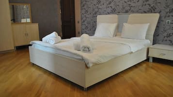 Apartment, 2 Schlafzimmer | 2 Schlafzimmer, Bügeleisen/Bügelbrett, kostenloses WLAN, Bettwäsche