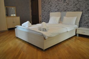 Apartment, 2 Schlafzimmer | 2 Schlafzimmer, Bügeleisen/Bügelbrett, kostenloses WLAN, Bettwäsche