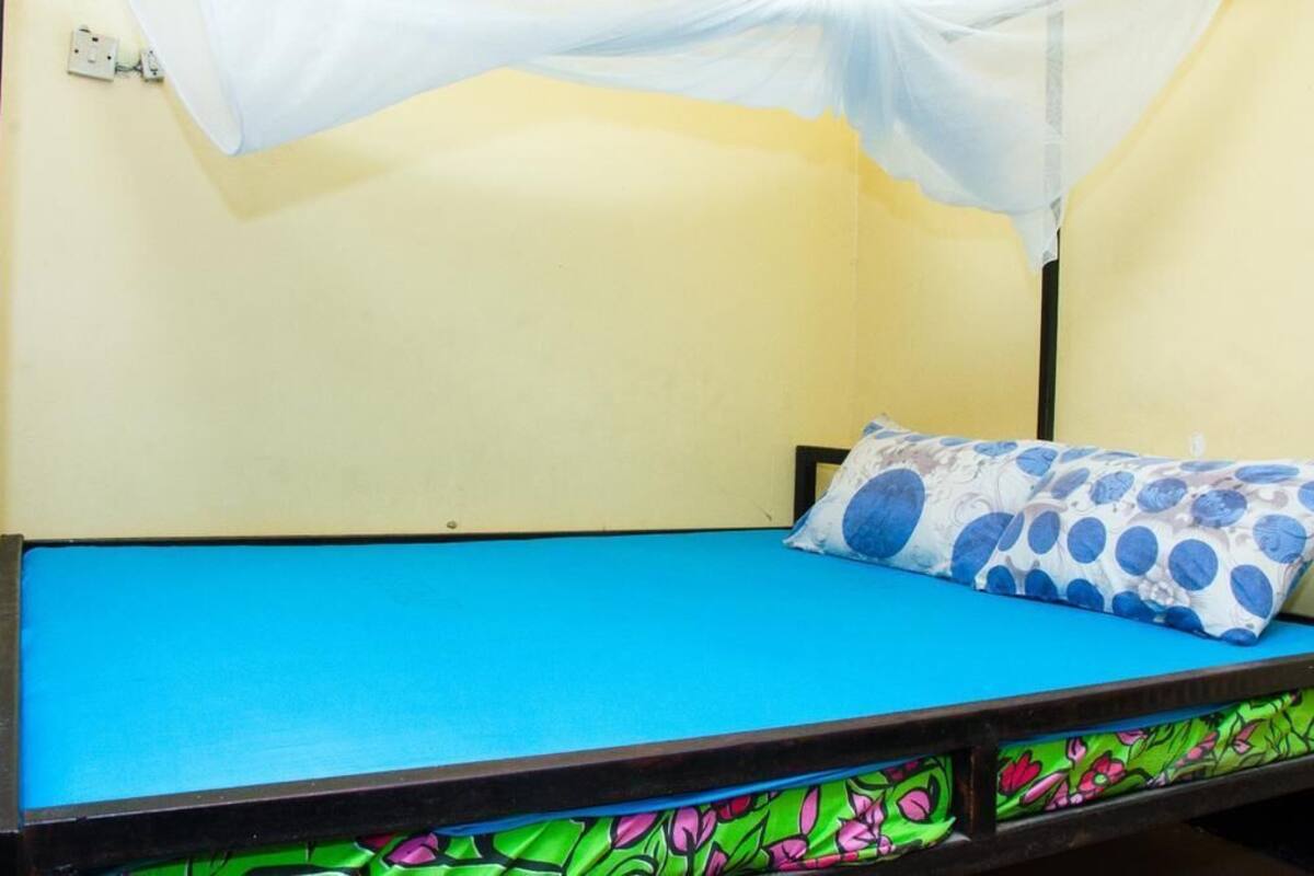 Single Room | Desk, WiFi, bed sheets