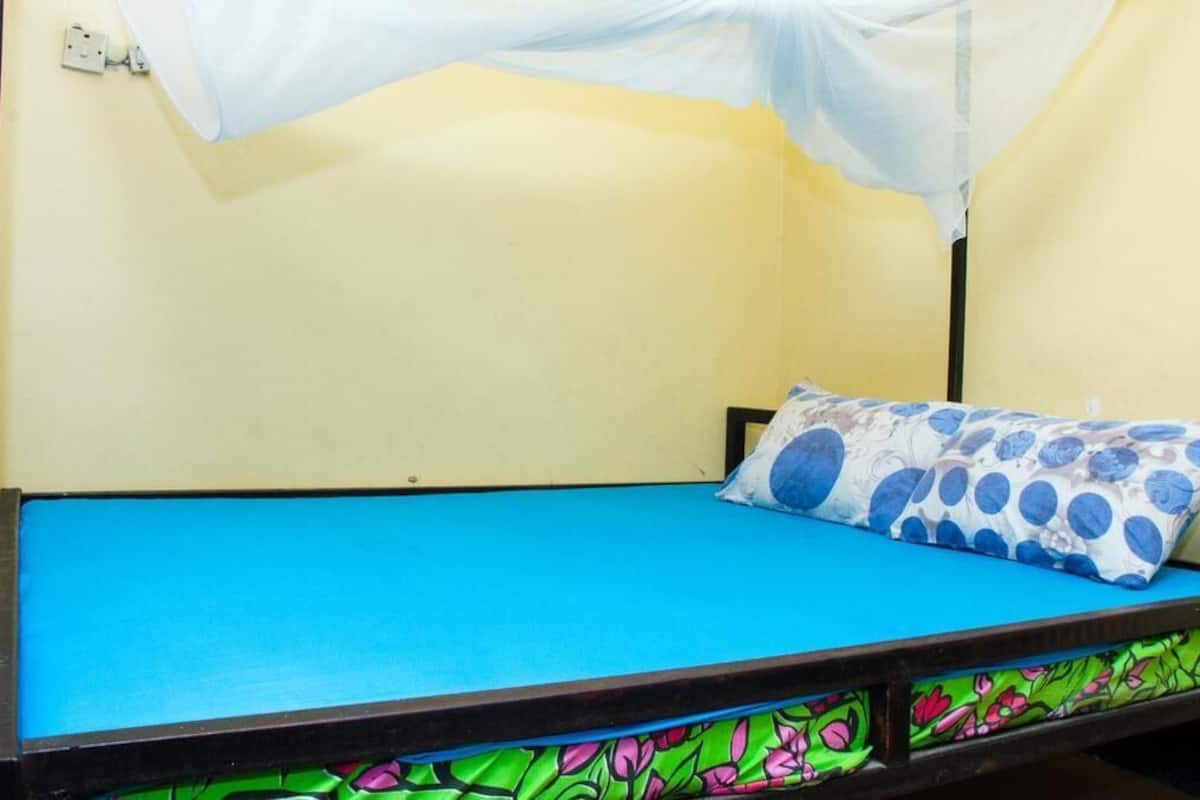 Single Room | Desk, WiFi, bed sheets