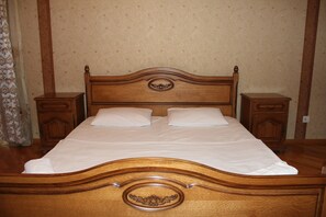 Apartment, 4 Bedrooms | 4 bedrooms, iron/ironing board, free WiFi, bed sheets - Apartment on Mahammad Nakhchivani 14 (Baku)