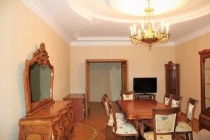 Apartment, 4 Bedrooms | In-room dining - Apartment on Mahammad Nakhchivani 14 (Baku)