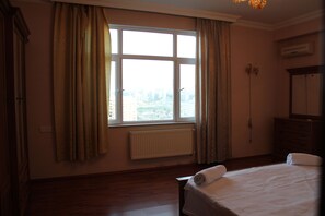 Appartement, 2 slaapkamers | 2 slaapkamers, een strijkplank/strijkijzer, gratis wifi, beddengoed