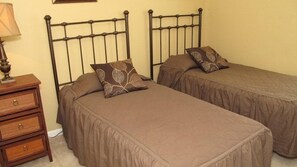 4 bedrooms, desk, travel cot, free WiFi