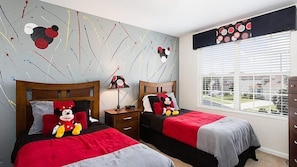6 bedrooms, desk, travel crib, free WiFi