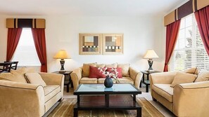 Flat-screen TV, video-game console, DVD player - Lavish 6 Bedroom 4 Bath Pool Home in Windsor Hills Resort (Kissimmee)