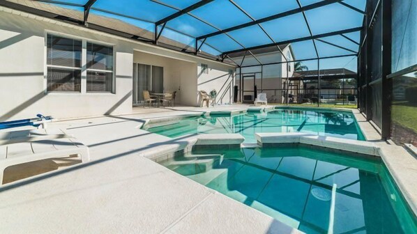 Outdoor pool - 4 Bedroom 3 Bathroom Vacation Home in Kissimmee Resort (Kissimmee)