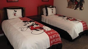 6 bedrooms, desk, travel cot, free WiFi