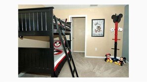 6 bedrooms, desk, free WiFi