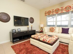 6 ห้องนอน, โต๊ะทำงาน,  เปลนอนเด็กแบบพกพา, Wi-Fi ฟรี