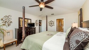 6 kamar tidur, meja kerja, dan Wi-Fi gratis