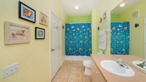 Hårføner og håndklær