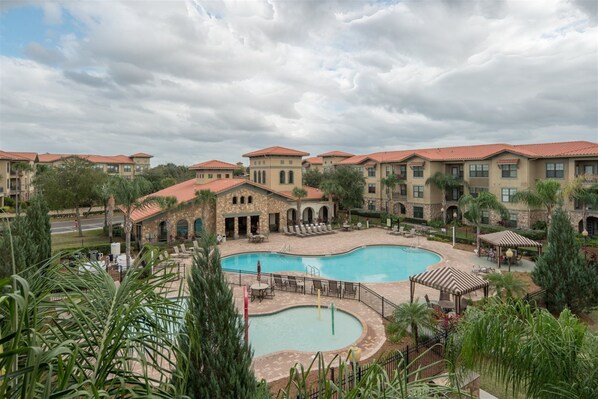 House | Pool | Outdoor pool - Beautiful 2 Bedroom 2 Bath Condo Close to Disney (Davenport)