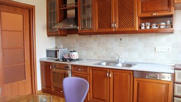 Apartment | Eigene Küche | Kühlschrank, Mikrowelle, Ofen, Herdplatte