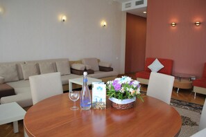 Apartment | Living area | Flat-screen TV - Apartment on Zivarbay Ahmadbayov 10 (Baku)