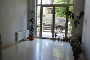 Interior entrance - Apartment on Zivarbay Ahmadbayov 10 (Baku)