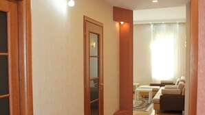 Hallway - Apartment on Zivarbay Ahmadbayov 10 (Baku)