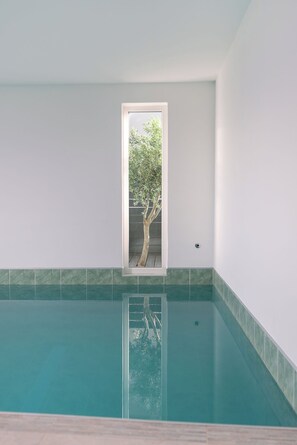 Piscine couverte, piscine extérieure (ouverte en saison)