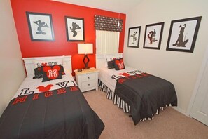House | 5 bedrooms, desk, travel cot, free WiFi - Stunning 5 Bed Pool Home In Indian Creek Kissimmee FL (Kissimmee)
