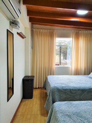 1 slaapkamer, een strijkplank/strijkijzer, wifi, beddengoed