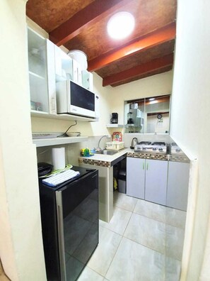 Een koelkast, een magnetron, een vaatwasser