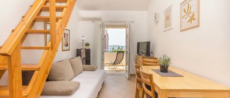 Apartment (A3) | Living room | TV