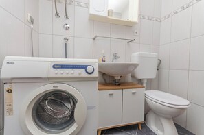 Apartment (A2) | Bathroom