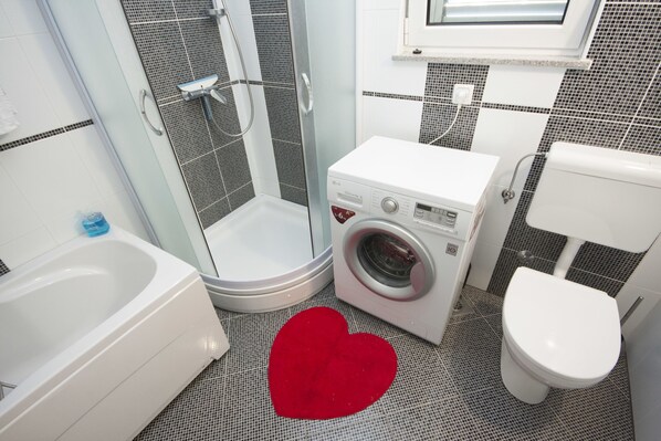 Bathroom | Shower