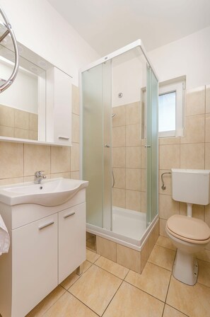 Studio (A3) | Bathroom