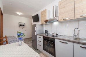 Apartment (A2) | Private kitchen - Apartments Rajka (Vodice)