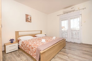 Apartment (A2) | 4 bedrooms, free WiFi, bed sheets