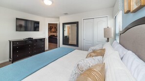 9 bedrooms, desk, travel cot, free WiFi